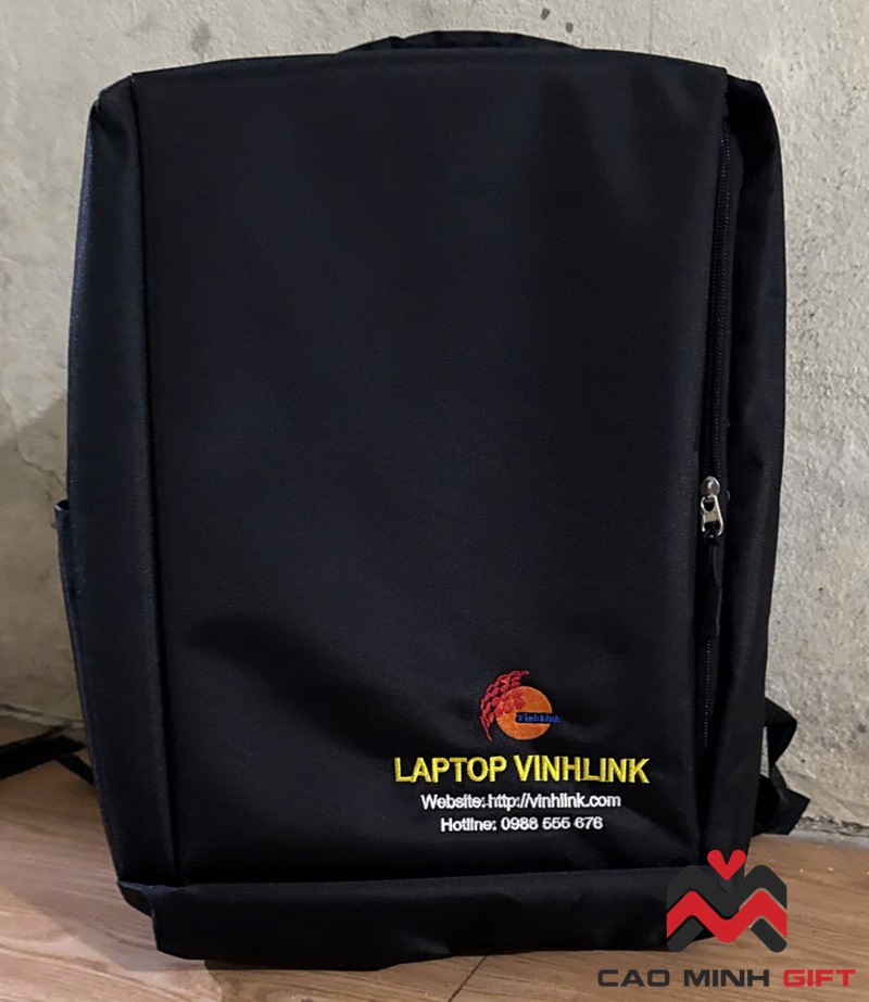 Gợi ý chọn lựa mẫu balo laptop in logo cho sự kiện onboarding