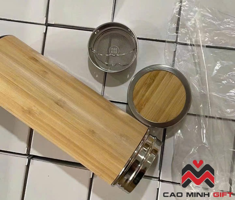 Bình giữ nhiệt vỏ tre không chỉ là vật dụng - Nó là một món quà cảm xúc