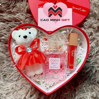 Set quà cho nữ gồm gấu bông và mỹ phẩm cao cấp