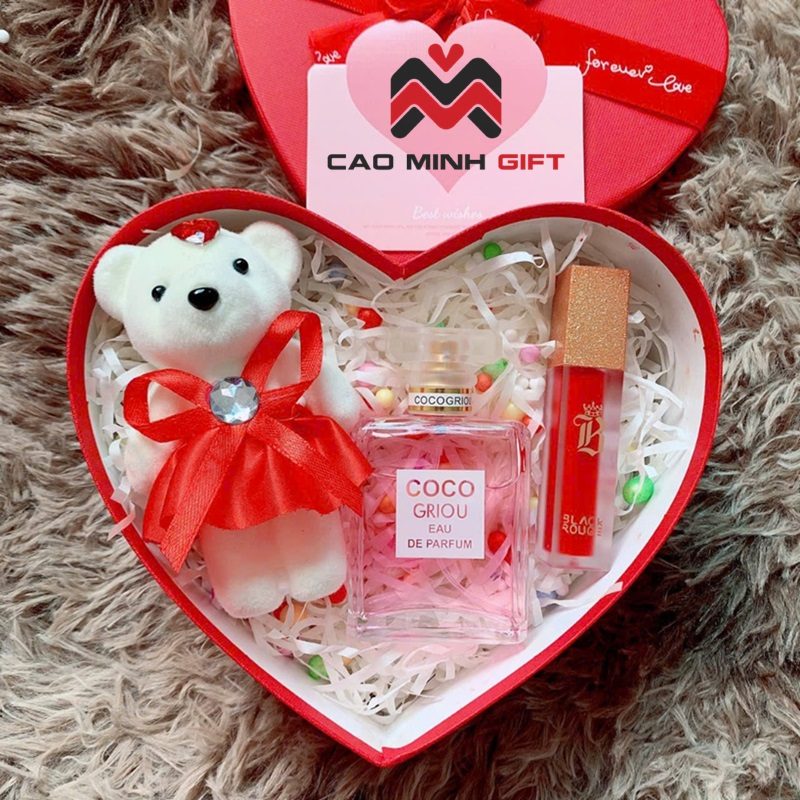 Set quà cho nữ gồm gấu bông và mỹ phẩm cao cấp
