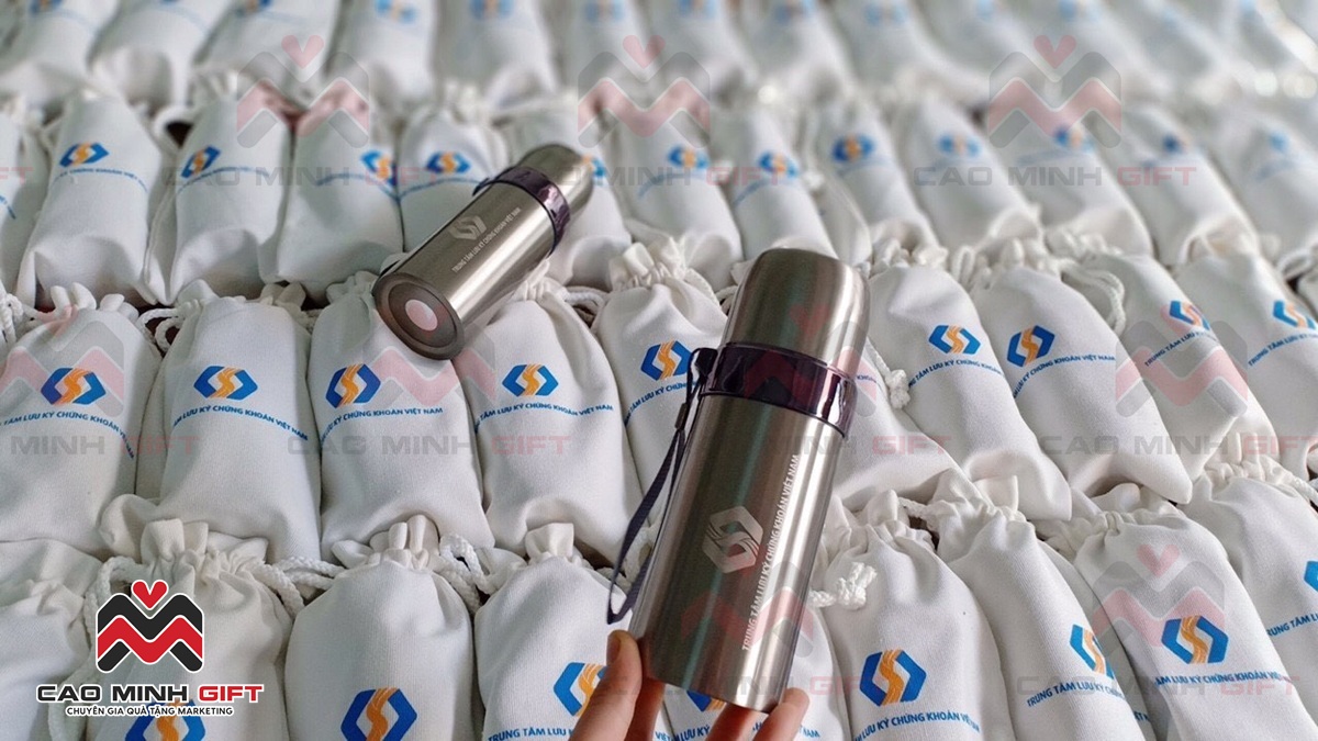 100 suất quà không đơn thuần là 100 món đồ