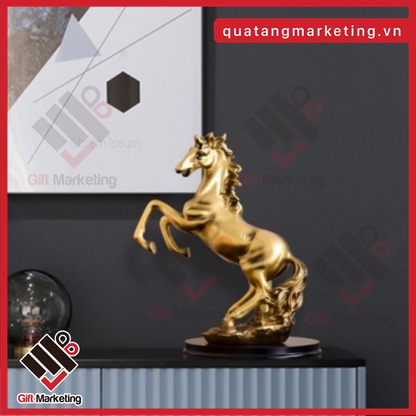 Tượng ngựa mạ vàng, tượng ngựa phong thủy