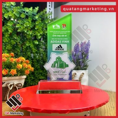 Kỷ niệm chương pha lê – Biểu tượng của sự tinh khiết, minh bạch và đẳng cấp
