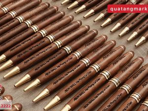 Bút gỗ – Quà tặng thủ công cao cấp mang dấu ấn doanh nghiệp bền vững