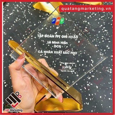 Cúp tứ giác – Tượng trưng cho sự vững vàng và phát triển bền vững