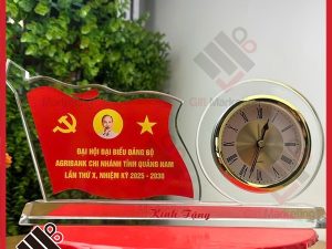 Quatangmarketing.vn - Chuyên sản xuất và cung cấp kỷ niệm chương đồng hồ trong nước giá rẻ làm quà vinh danh