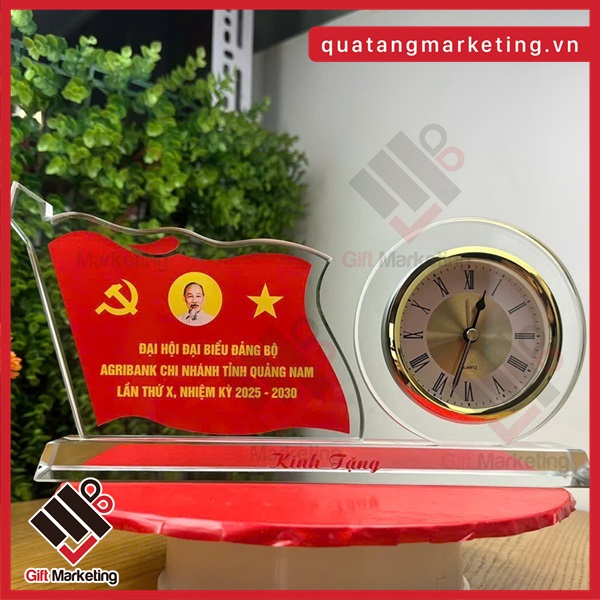 Quatangmarketing.vn - Chuyên sản xuất và cung cấp kỷ niệm chương đồng hồ trong nước giá rẻ làm quà vinh danh