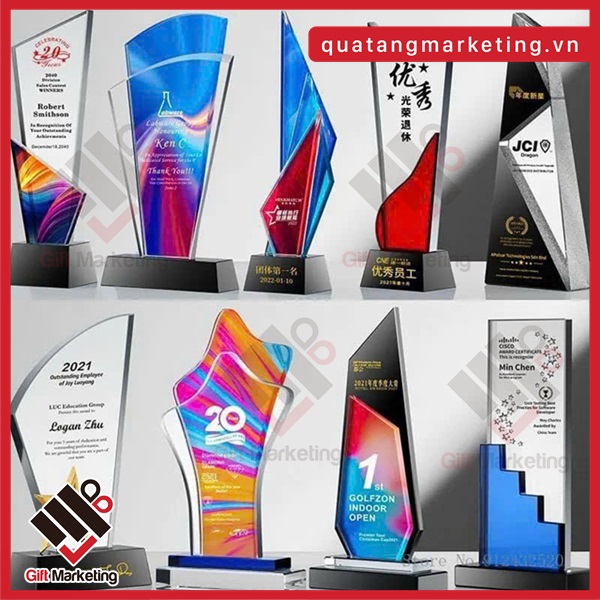 Ngoài sản xuất, Quatangmarketing.vn cũng cung cấp các loại kỷ niệm chương pha lê nhập khẩu ánh xanh vừa đẹp, giá vừa tốt