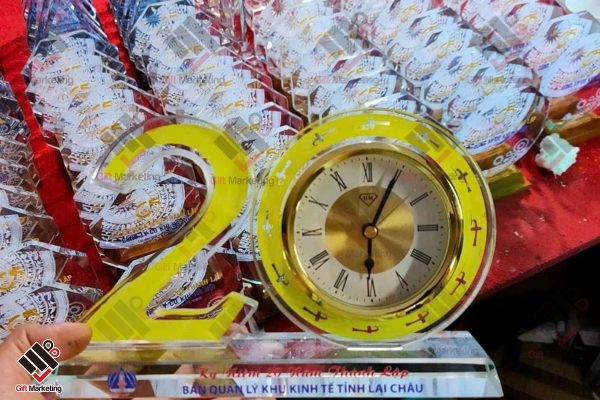 Đừng vội mua kỷ niệm chương pha lê nếu bạn chưa biết những điều này