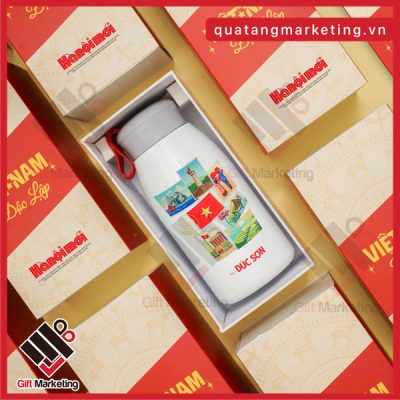 Bình giữ nhiệt in hình theo yêu cầu - Món quà thường được lựa chọn mix kèm cùng túi vải