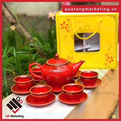 Bộ ấm chén men đỏ gốm Bát Tràng – May mắn và thịnh vượng