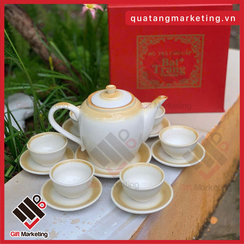 Bộ ấm chén Bát Tràng men kem viền vàng – Thanh lịch và sang trọng