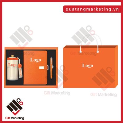 Hộp quà Tết màu cam: trẻ trung, hiện đại, mang đến tinh thần năng động và khởi đầu mới đầy sức sống.