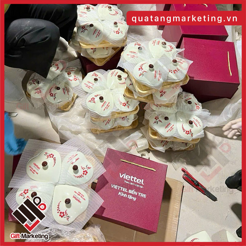 Cao Minh Gift nhận đặt sỉ hộp đựng mứt Tết, khay mứt gốm sứ, bộ hũ đựng cao cấp với MOQ chỉ từ 100 bộ trở lên.