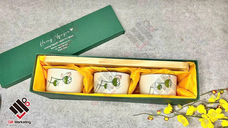 Hộp đựng mứt Tết gốm sứ: Giải pháp quà tặng sang trọng cho doanh nghiệp dịp cuối năm