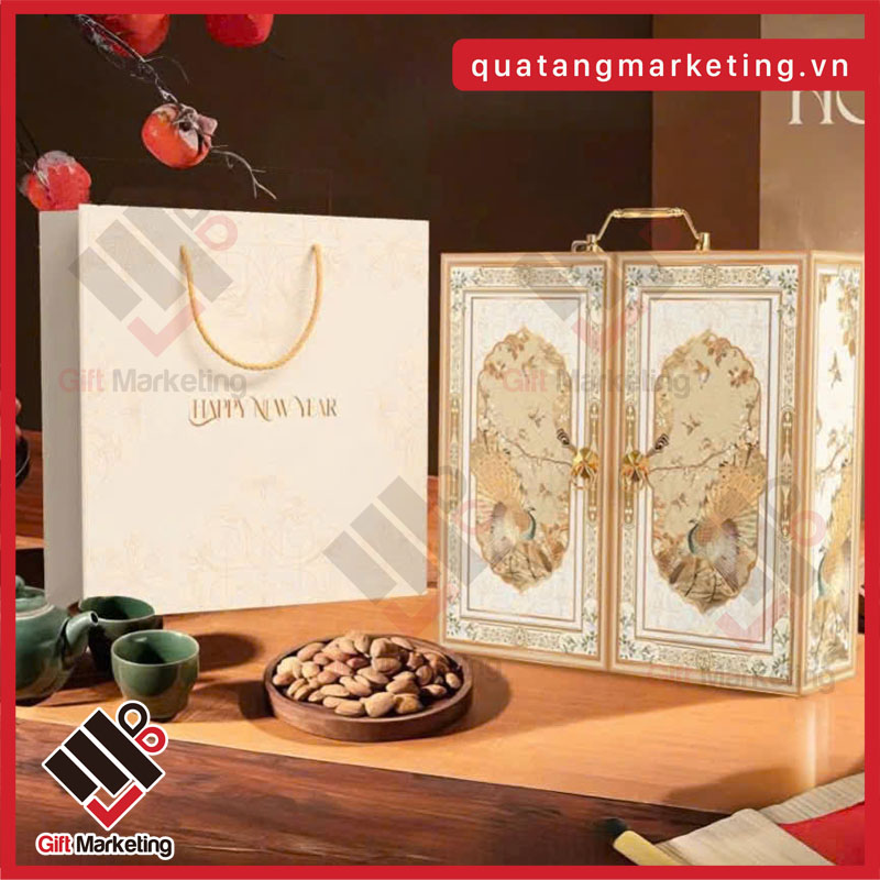 Hộp quà Tết doanh nghiệp Hoàng Vũ - Một trong những mẫu hộp quà tết cao cấp của năm nay được nhiều doanh nghiệp ưa chuộng đặt hàng