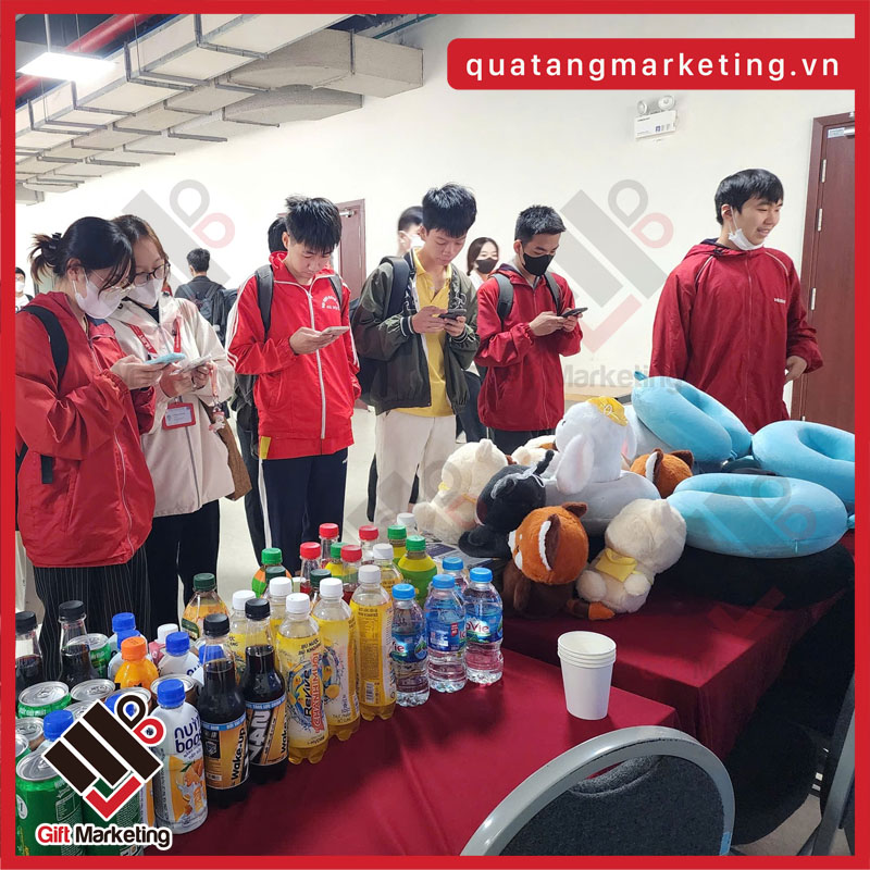 Đồ uống đóng chai – Quà tặng tuyển dụng dễ ghi điểm và chi phí tối ưu