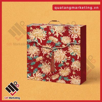 Vỏ hộp quà Tết Gấm Vóc Đỏ Hoa Cúc – Sự may mắn & thịnh vượng