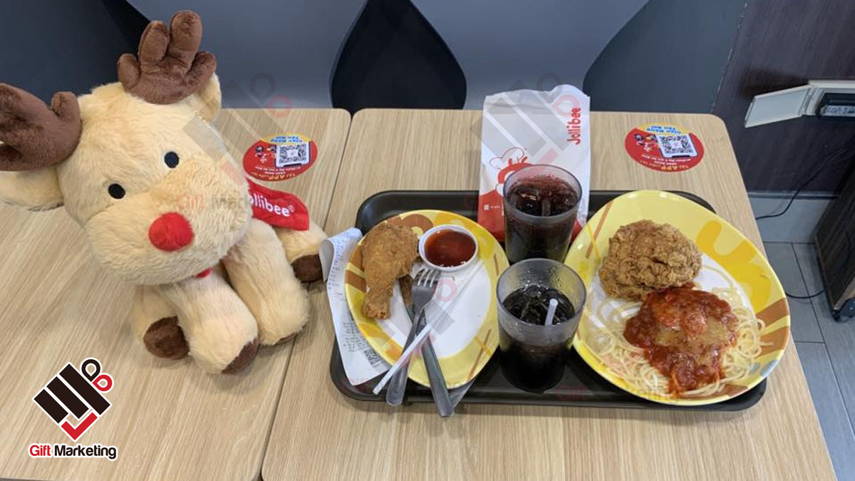 Case Jollibee giáng sinh quà tặng và 3 điều chủ chuỗi thương hiệu F&B cần học hỏi ngay
