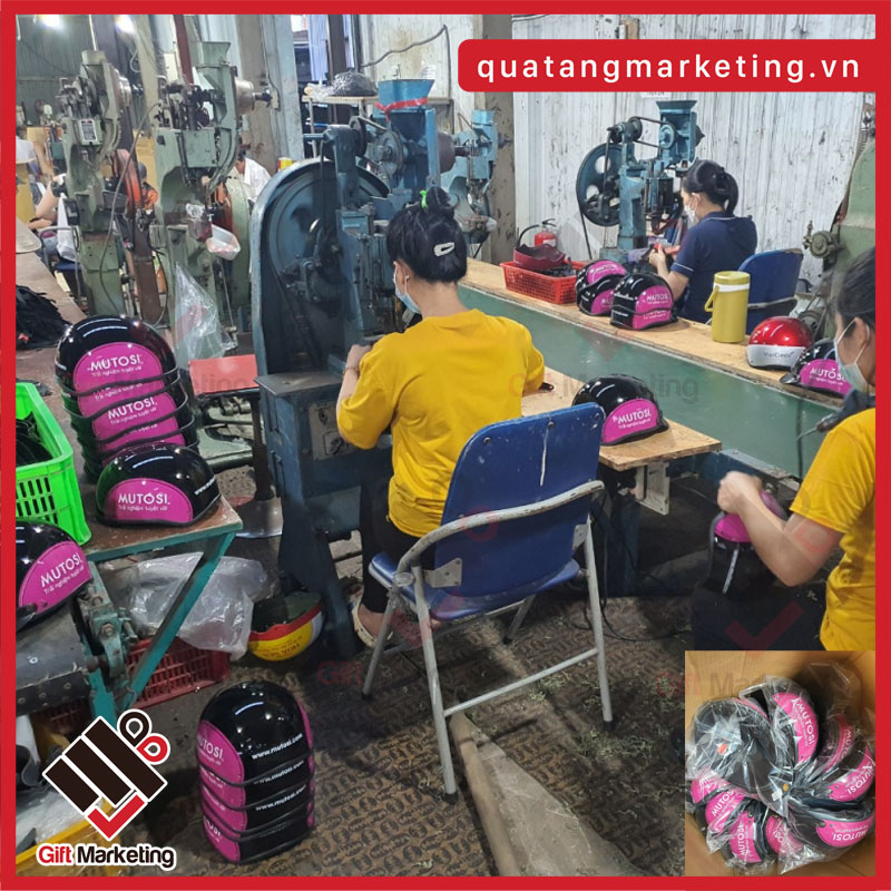 Mũ bảo hiểm quà tặng màu hồng Neon in ấn logo thông điệp theo yêu cầu cho doanh nghiệp