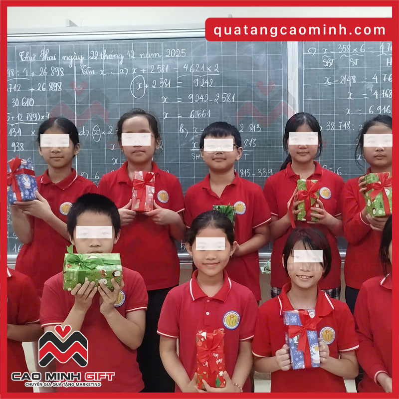 Quà Noel cho học sinh cấp 1