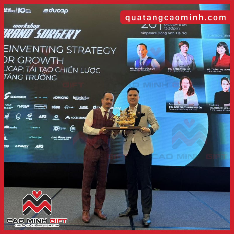 Kỷ niệm 10 năm – 15 năm thành lập: vì sao quà tặng càng cần được đầu tư?