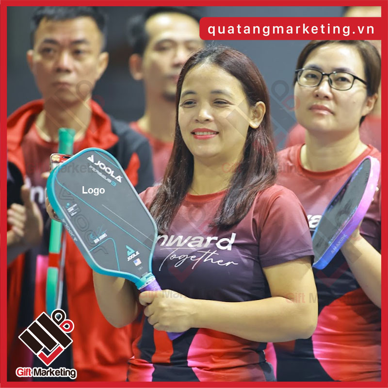 Kết hợp vợt pickleball với hệ sinh thái quà tặng sự kiện khác