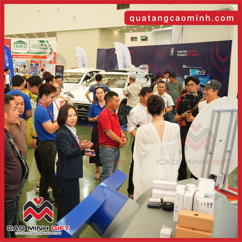 Quạt nhựa in logo – Nhỏ nhưng “đi rất xa”