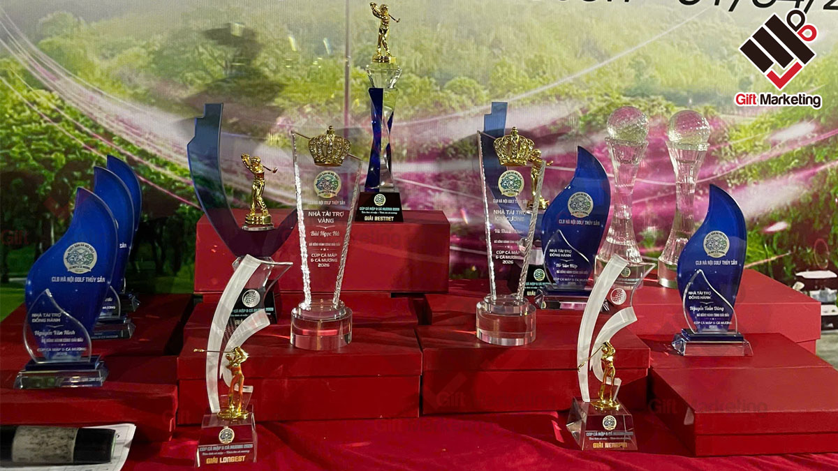 Miễn phí thiết kế cúp vinh danh pha lê Hà Nội theo yêu cầu