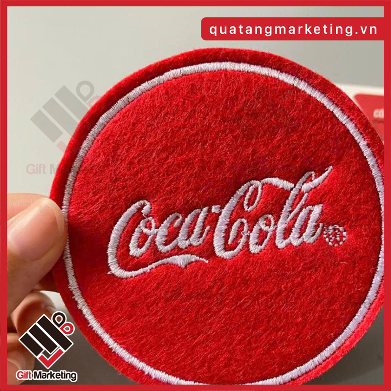 Vì sao các thương hiệu lớn luôn in logo lên đế lót ly?