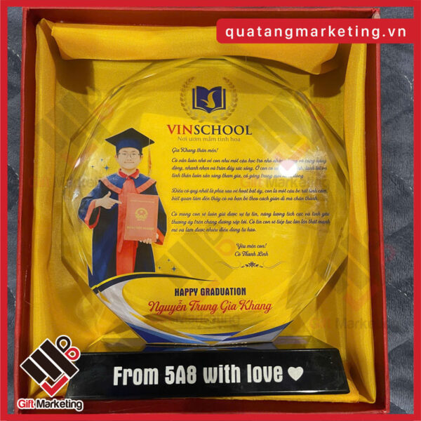 Cúp vinh danh tốt nghiệp trường tiểu học Vinschool