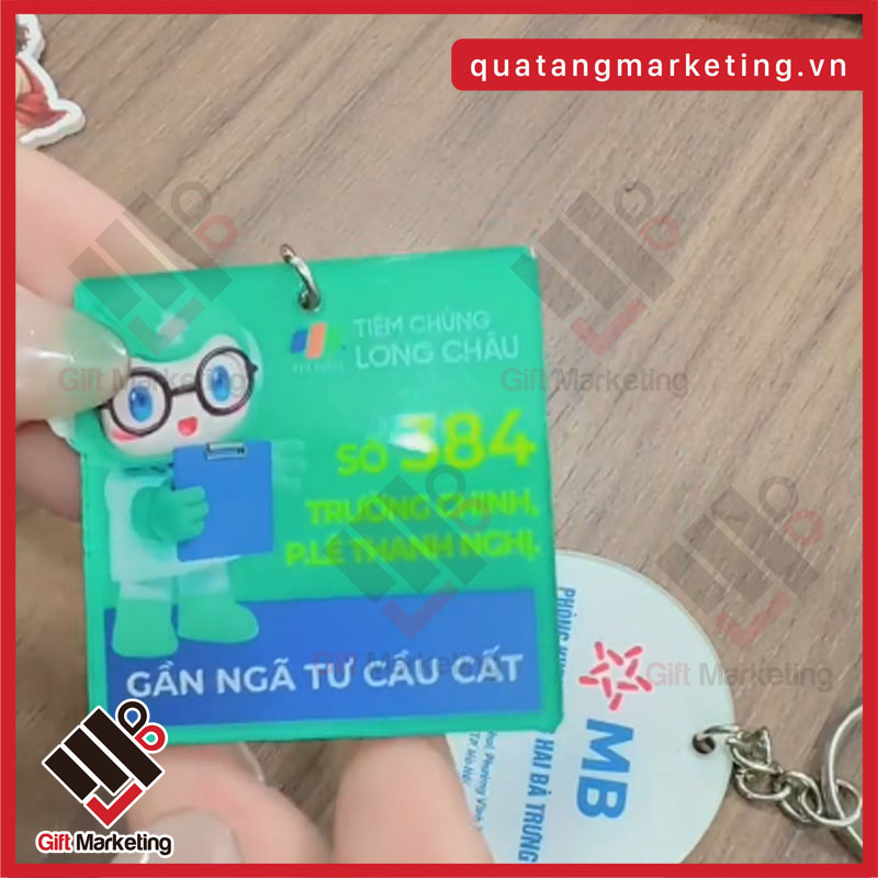 Dự án 10.000 móc khóa mica chất lượng của Cao Minh Gift x Tiêm chủng Long Châu