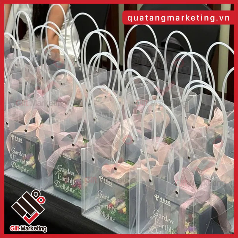 Bể rêu hoa khô in logo công ty là một lựa chọn quà tặng 20/10 cho doanh nghiệp khá ấn tượng trong ngân sách trên dưới 500k