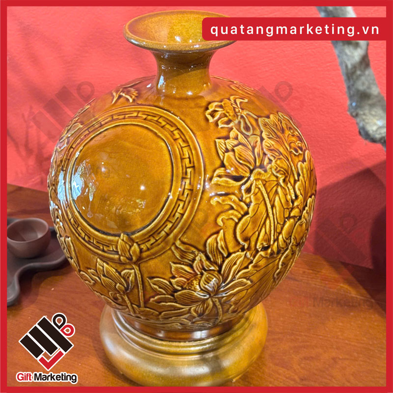 Cao Minh Gift - Chuyên cung cấp bình hút lộc Mã Đáo Thành Công men hoàng thổ in ấn theo yêu cầu