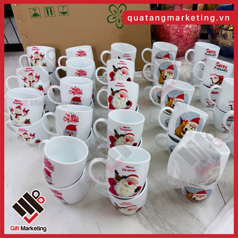 Ngân sách quà Noel có hạn - Ly sứ Noel in logo là lựa chọn tuyệt vời